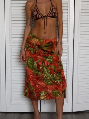 1990s Jessica Vintage Tropical Leaf Maxi Skirt in Red and Olive Green